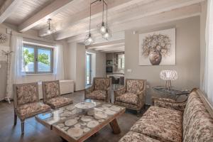 Alexandrass Mansion - Alexinias House