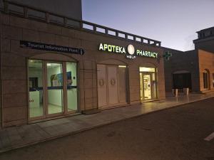 Modern Top Floor Sea View 3BR with Pools, Spa & Fitness