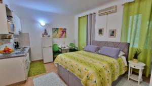 Heart of Omis - Green