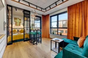 DOKI Living & Foodhall by Downtown Apartments