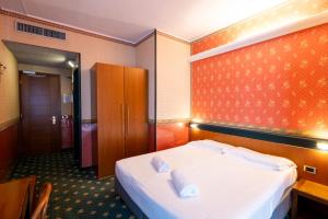 Double Room room in Hotel Des Etrangers