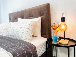 High Floor studio Austin Regency Mount Austin w Balcony 3 plus 1pax 5 mins AEON