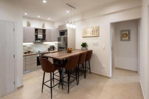 Blue Ark Acropolis Compass