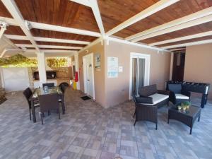 Villa Campos- Less than 5-Min Walk to Kalivaki Beach