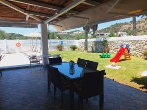 Villa Campos- Less than 5-Min Walk to Kalivaki Beach