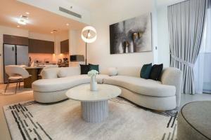 Luxurious 2BR Next To Dubai Mall With Full Burj Khalifa View
