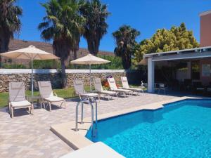 Villa Campos- Less than 5-Min Walk to Kalivaki Beach