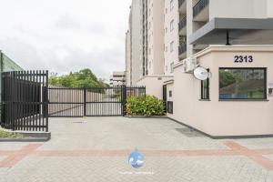 Apartamento a 150m da PRAIA com Ar-condicionado, Wi-Fi Condomínio com PISCINA, quadra de esportes Playground infantil a 15 minutos do Beto Carreiro