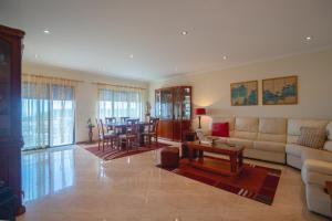 Large Modern Ponta Delgada Apartment - Ubytování bez kategorie ve městě Ponta Delgada