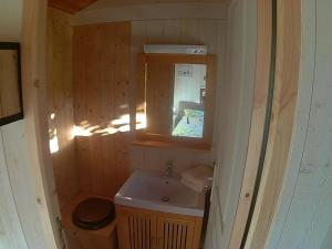 B&B / Chambres d'hotes Cabane Perchee dans la prairie de l'ancien moulin : photos des chambres