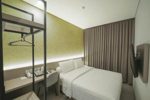 Front One Boutique Hotel Taman Anggrek