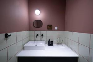 Urban Retreat: Exarcheia Remodel