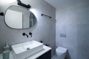 Urban Retreat: Exarcheia Remodel