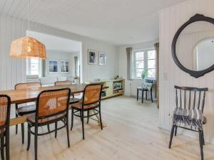 Holiday Home Edmond - 150m from the sea in NW Jutland by Interhome