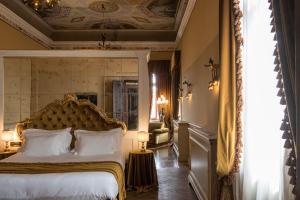 Deluxe Junior Suite room in Hotel Nani Mocenigo Palace