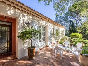 Maisons de vacances Holiday Home Le Clos Saint Emilie - Tennis & piscine by Interhome : photos des chambres
