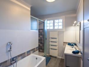 Maisons de vacances Holiday Home Le Clos Saint Emilie - Tennis & piscine by Interhome : photos des chambres