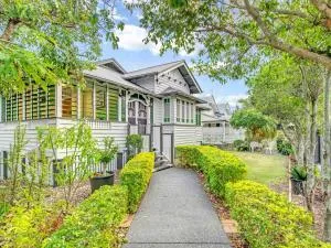 Historic Character-filled Jade Cottage - Lowood