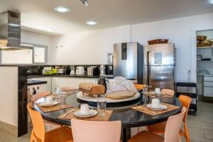 Mansão Pé na Areia da Praia de Geribá com Seis Suítes Por Luxury Rentals