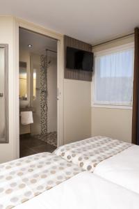 Hotels Brit Hotel Confort Foix : Chambre Triple Standard