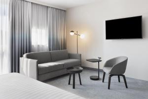 Superior room, Larger Guest room, 1 King, Sofa bed room in Courtyard by Marriott Basel