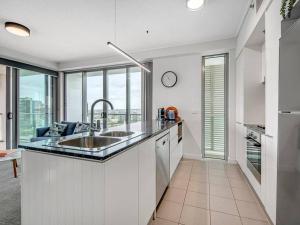 Spectacular River View Apartment