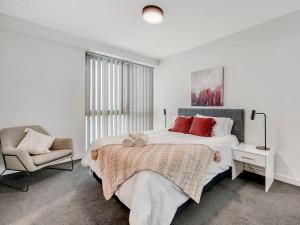 Spectacular River View Apartment