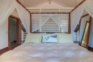 Mansão Imponente com Seis Suítes a 1min das Areias Praia da Ferradura Por Luxury Rentals