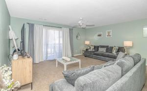 Beautifully Updated 1 Bedroom Condo-Golf Colony 19-D-Only 2 Miles To The Beach!