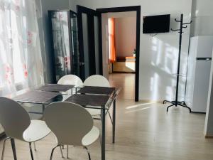 На Дорошенка 1, краща локація,центр