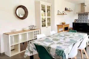 "AU BOIS DES AILES" Maison 6 personnes, internet wifi, piscine chauffée, jardin cosy