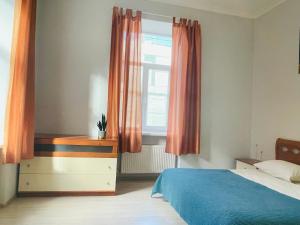 На Дорошенка 1, краща локація,центр