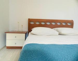 На Дорошенка 1, краща локація,центр