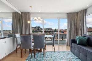 Apto 2 Suítes 30m Rua Coberta by Achei Gramado