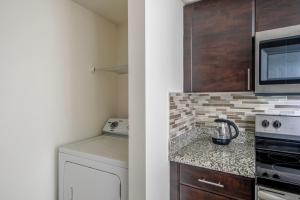 Coral Gables 2br w wd pool gym near shops MIA-83