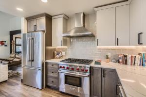 The Settlement 132 - Beautiful Remodel and new Hot Tub