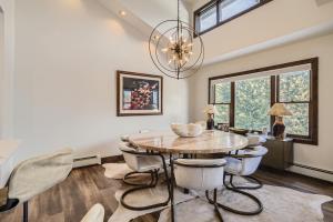 The Settlement 132 - Beautiful Remodel and new Hot Tub