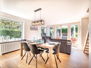 Villa by the Sea with Jacuzzi