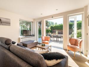 Villa by the Sea with Jacuzzi