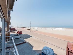 Apartment on Sea Wall with Stunning Views