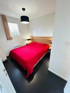 "LA BLEUE DES SABLES" Maison 8 personnes, dans village vacances, avec piscine accès gratuit