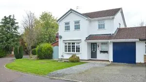Huntsfield House- Stunning Modern 4 Bedroom House Suitable for Work and Leisure Stays - Bamber Bridge
