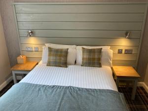 King Room with Loch View room in Village Inn