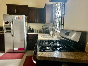 Dells Exotic Haven, 2 bedrooms, 2 baths, pool, gym