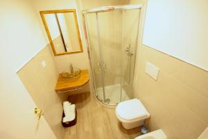 Twin Room with Private External Bathroom