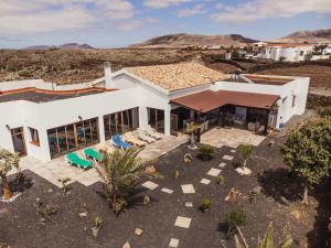Villa Buena Vista with heated indoor pool in El Roque