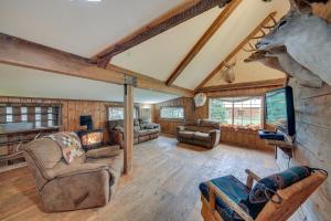 The Lodge in Trout Creek Less Than 1 Mile to Reservoir!