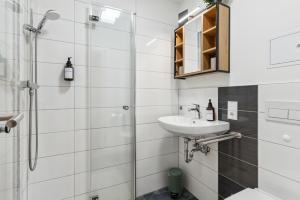 Vorstadtoase - Apartment für 2 Personen mit Smart TV, Parken, eigenen Bad, Netflix - Nähe BER