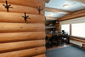 Classic Log Cabin Ski-in Ski-out