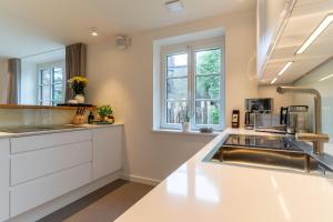 Reetdachhaus-Hoher-Himmel